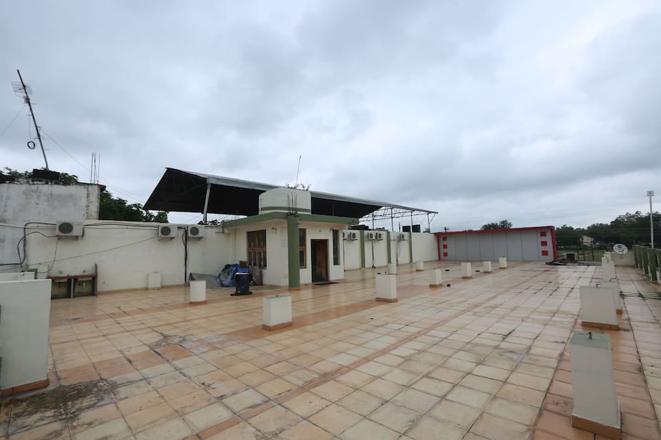Pawansut Woodlands Hotel